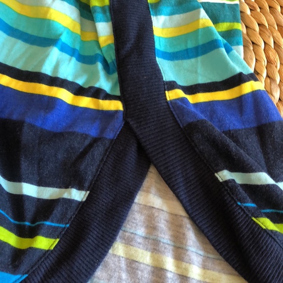 Liz Claiborne shirt w/ scoop neck & stripes. Sz M - Picture 5 of 5